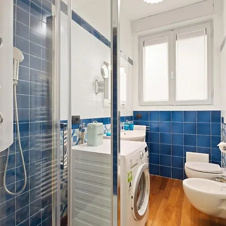 3 Bed Modern Flat - 15 Minutes Walk To Colosseum *