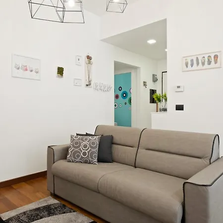 3 Bed Modern Flat - 15 Minutes Walk To Colosseum Apartment *