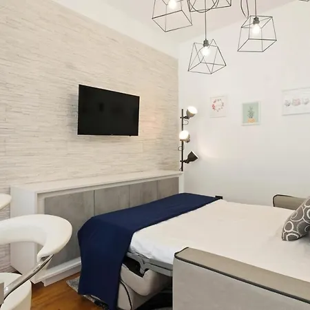 3 Bed Modern Flat - 15 Minutes Walk To Colosseum *