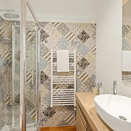 3 Bed Modern Flat - 15 Minutes Walk To Colosseum *