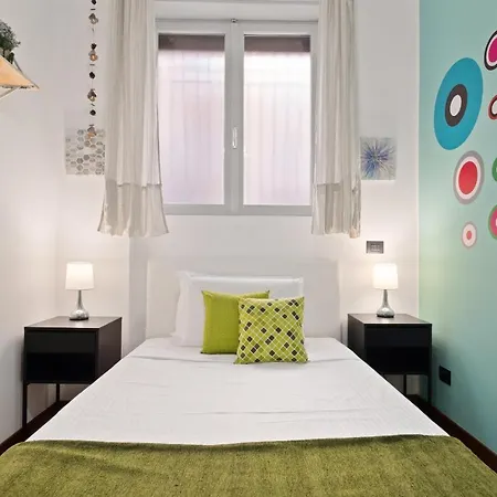 3 Bed Modern Flat - 15 Minutes Walk To Colosseum * Rome