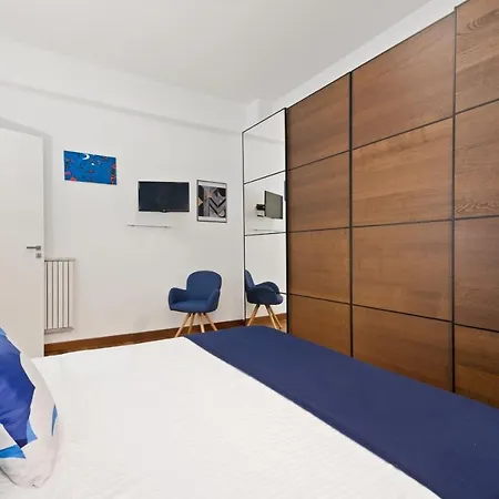 3 Bed Modern Flat - 15 Minutes Walk To Colosseum * Rome