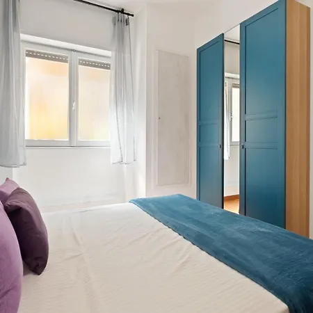 3 Bed Modern Flat - 15 Minutes Walk To Colosseum Apartment