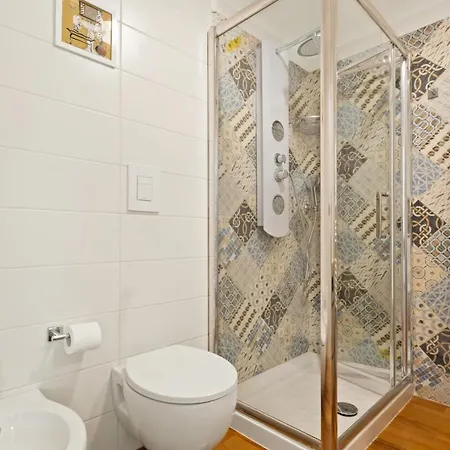 3 Bed Modern Flat - 15 Minutes Walk To Colosseum *